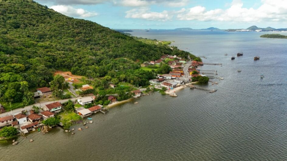 Vila da Glória é paraíso ecológico escondido em praia de SC (Foto: Carlos Junior, NSC Total)