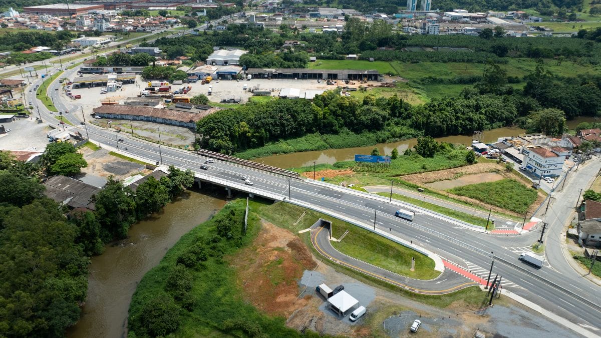 Ponte foi inaugurada entre Jaraguá do Sul e Guaramirim (Foto: Roberto Zacarias, Governo de SC)