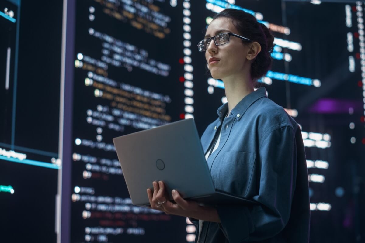 A área de programação é uma das mais promissoras no mercado de trabalho (Imagem: Gorodenkoff | Shutterstock)