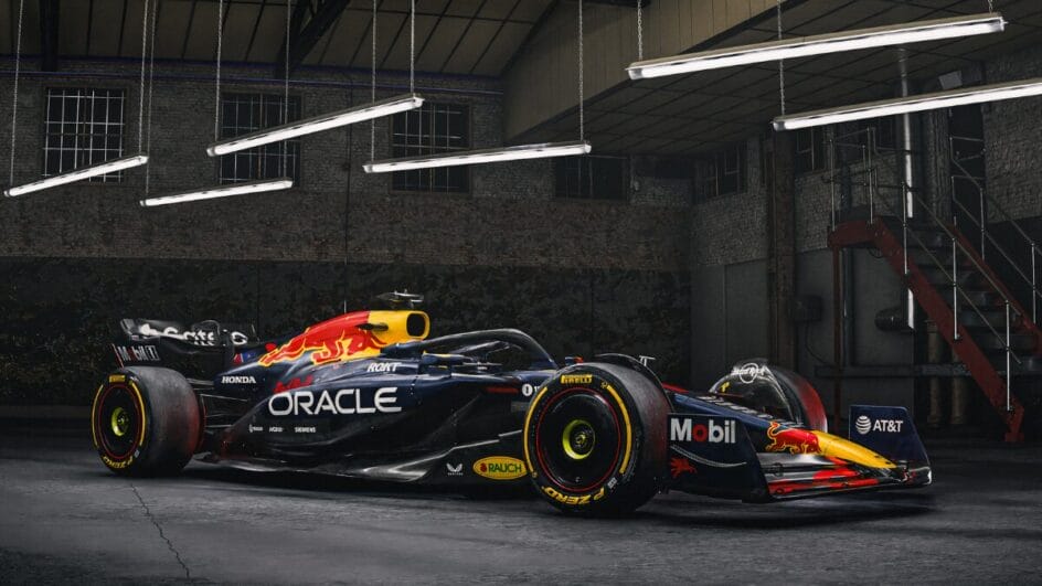 Imagem mostra carro da Red Bull de lado