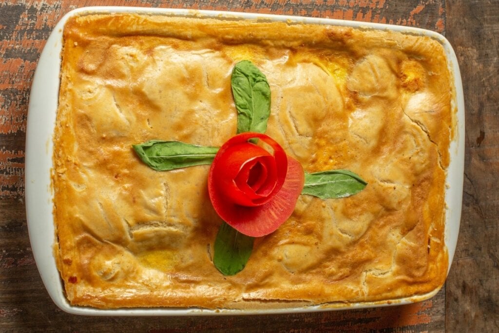 Torta de tomate seco e manjeric&atilde;o (Imagem: OlgaBombologna | Shutterstock)