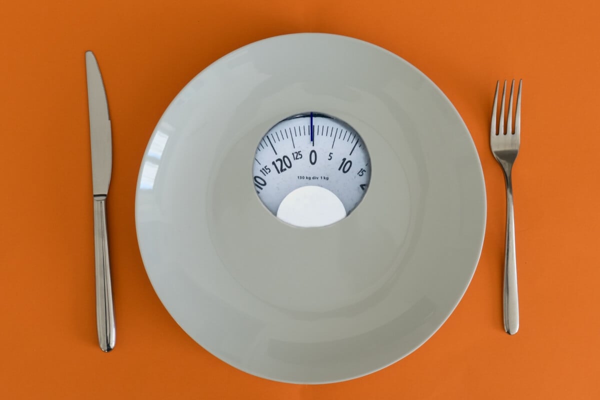 A falta de compreensão sobre as dietas restritivas pode levar à deficiência nutricional (Imagem: Noiel | Shutterstock)