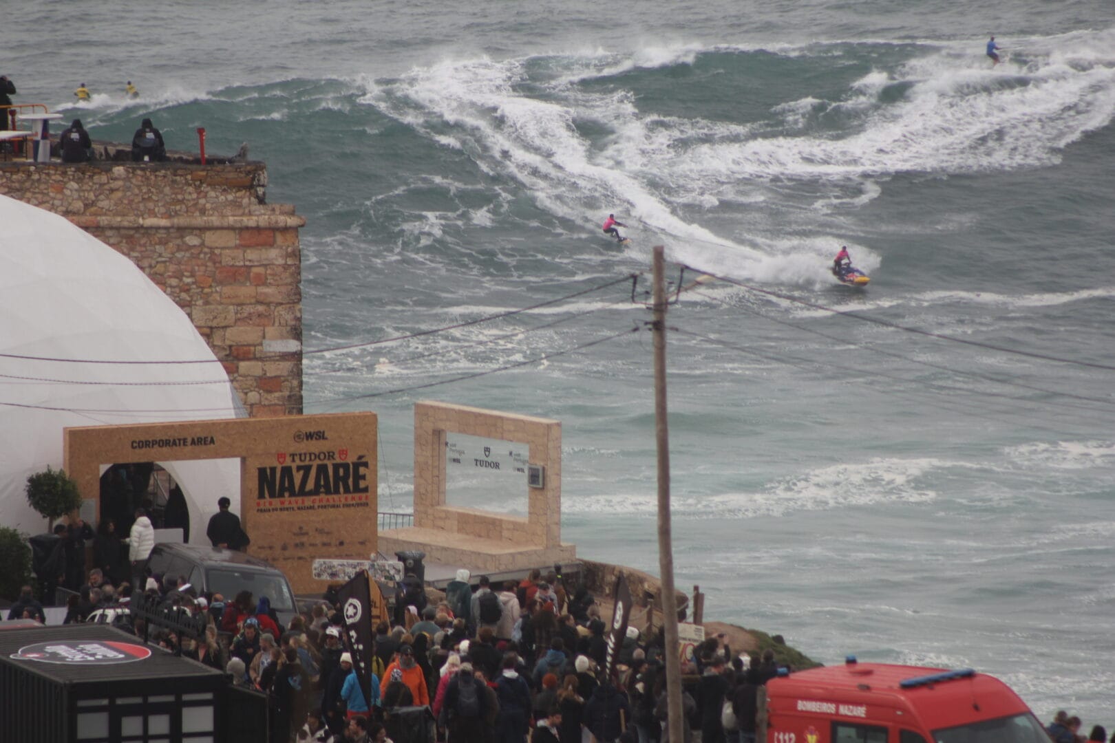 Melhores do mundo dão show no Big Wave Challenge em Nazaré