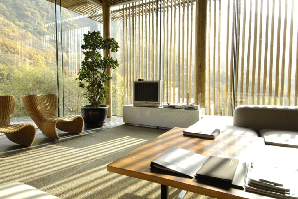 O ideal é que os projetos priorizem ventilação adequada e a luz natural (Imagem: cameilia | Shutterstock)