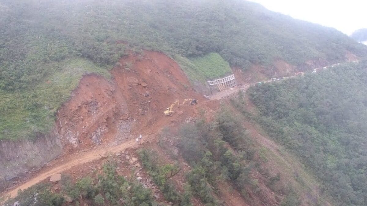 Serra da Rocinha tem trânsito de veículos retomado em sistema de comboio
