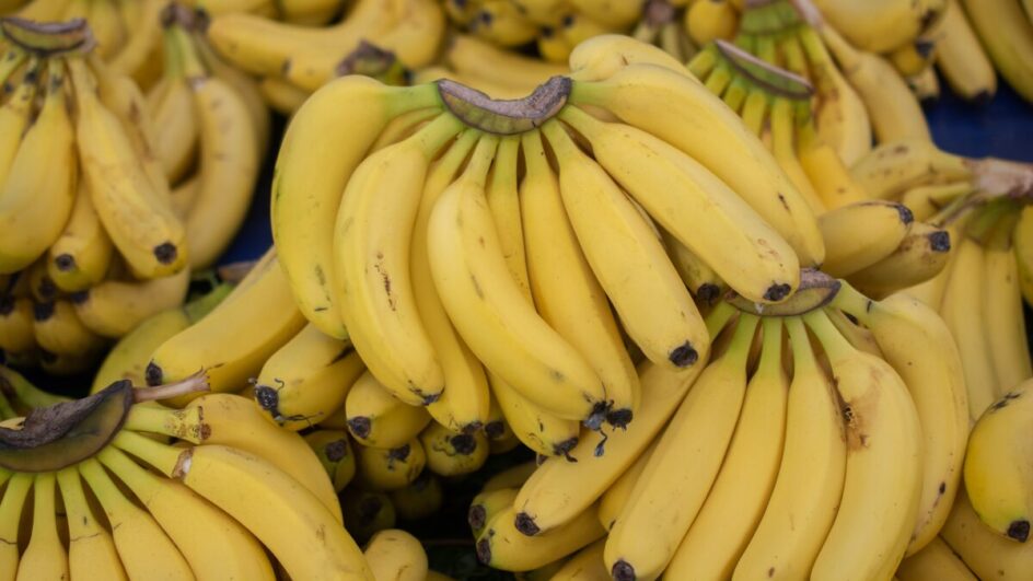 Banana estragada nunca mais: 3 receitas simples para aproveitar a fruta madura