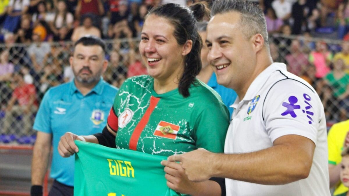 Brasil vence Seleção Catarinense em amistoso no ginásio Jones Minosso, em Lages