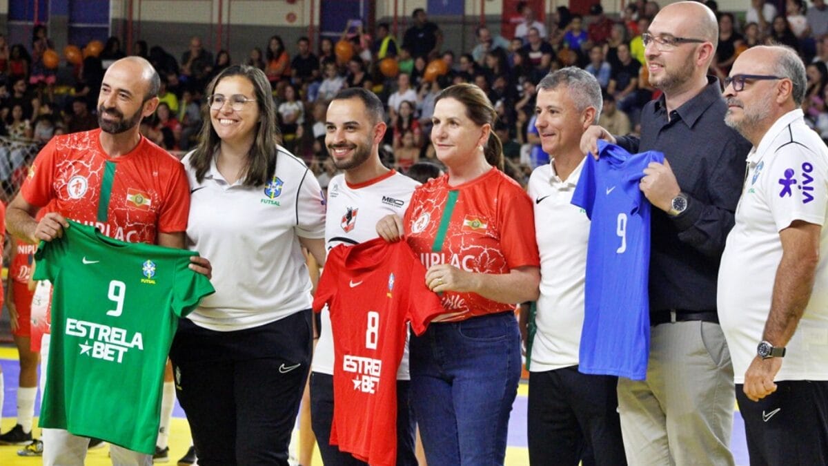 Brasil vence Seleção Catarinense em amistoso no ginásio Jones Minosso, em Lages