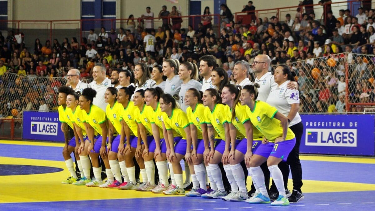 Brasil vence Seleção Catarinense em amistoso no ginásio Jones Minosso, em Lages