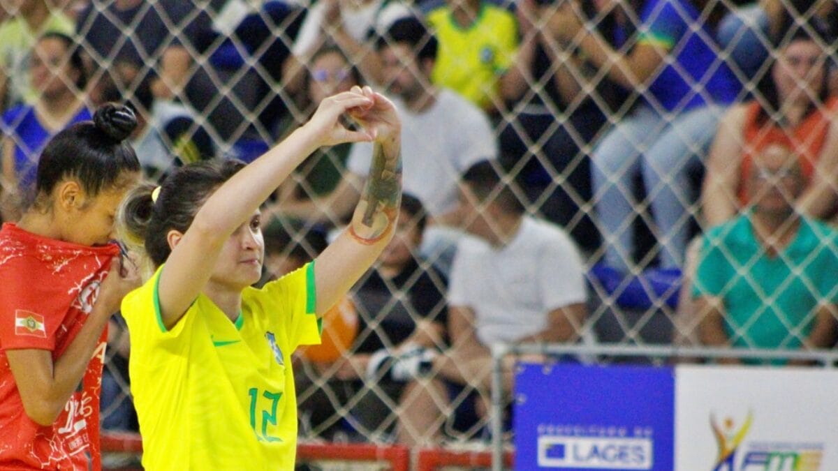Brasil vence Seleção Catarinense em amistoso no ginásio Jones Minosso, em Lages