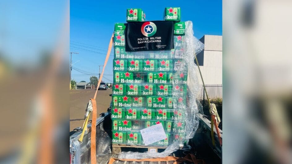 Carregamento de cerveja a caminho da Argentina é interceptado na fronteira em SC