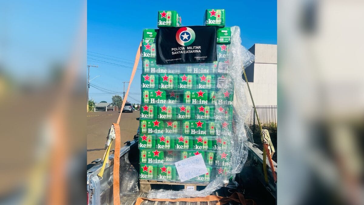 Carregamento de cerveja a caminho da Argentina é interceptado na fronteira em SC