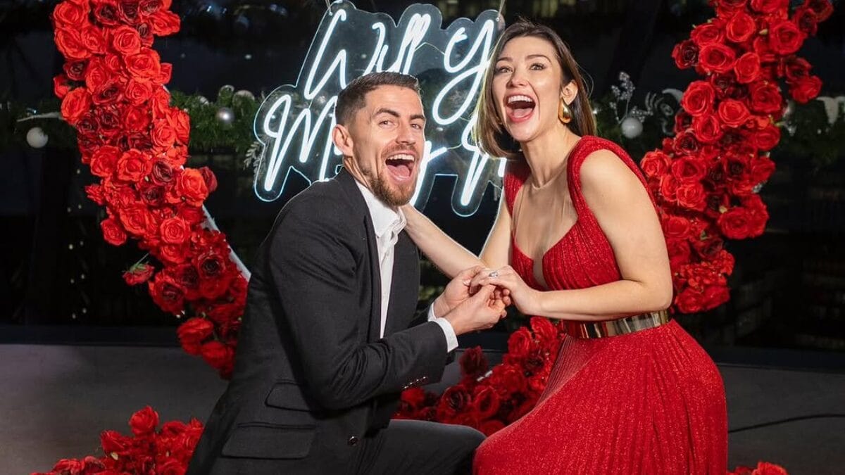 Casamento com cantora pode atrasar vinda de novo reforço do Flamengo: Entenda