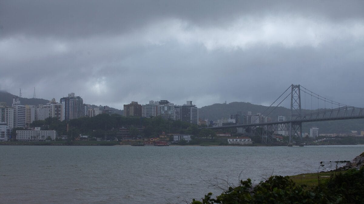 Tempo deve permanecer fechado durante quinta e sexta-feira (Foto: Lucas Amorelli, Arquivo DC)