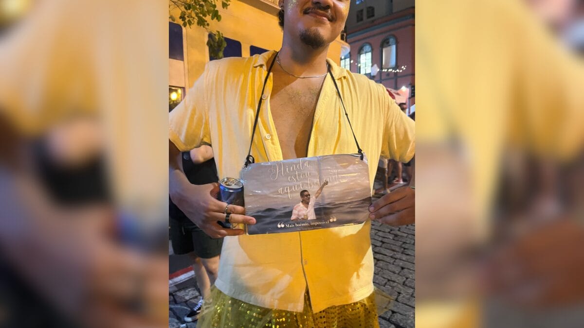 Foliões se fantasiam de Fernanda Torres para torcer pelo Oscar no Carnaval de Florianópolis