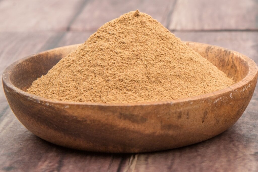 A farinha da casca de maracuj&aacute; ajuda a reduzir os n&iacute;veis de glicose no sangue (Imagem: MAHATHIR MOHD YASIN | Shutterstock)