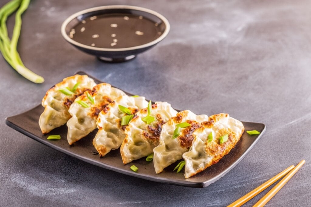Gyoza de carne (Imagem: Tatiana Bralnina | Shutterstock)