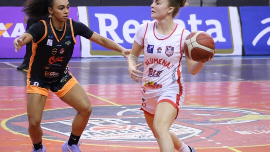 Blumenau 57 x 82 Ourinhos pela LBF — (Foto: Vitor Bett)