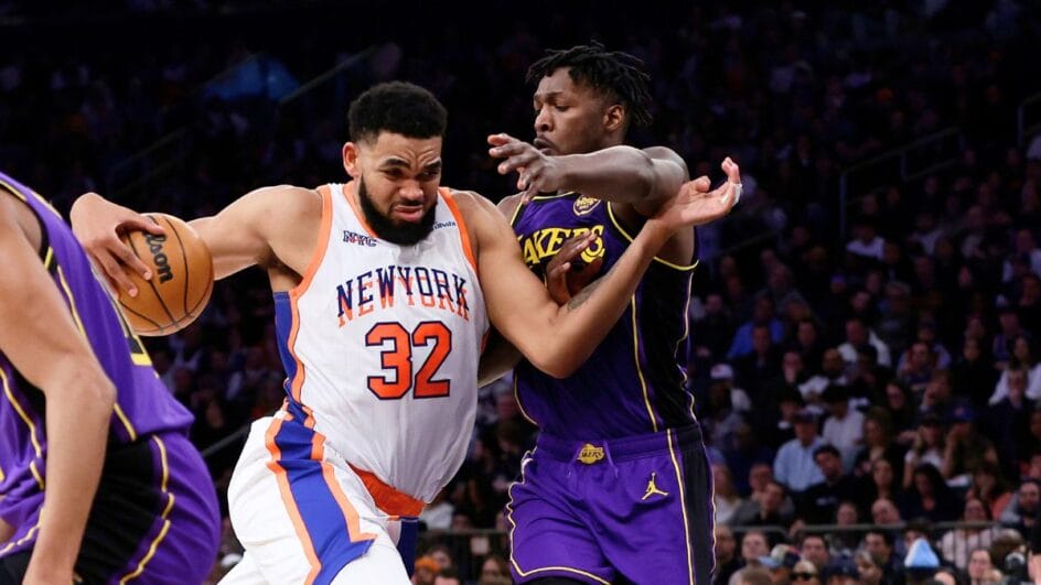 Imagem mostra KAT com a camisa do New York Knicks