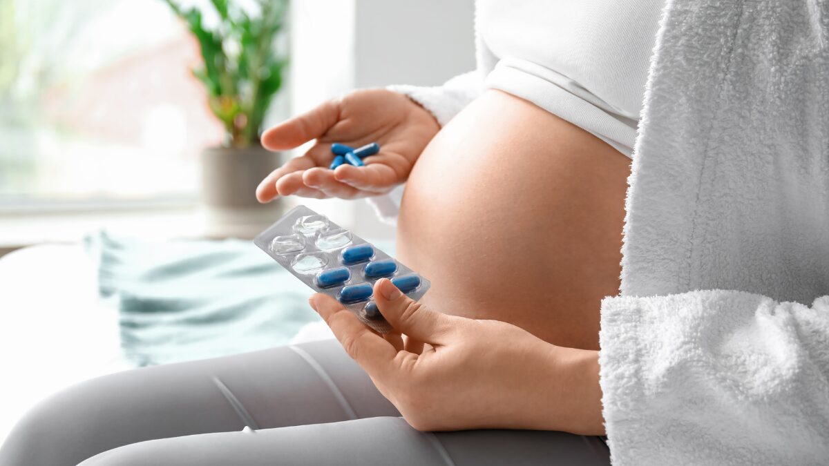 O ácido fólico ajuda a formar o cérebro e a medula do bebê nas primeiras semanas de gestação.