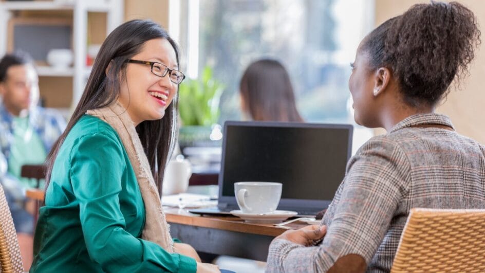O segredo por trás do teste da xícara de café nas entrevistas de emprego