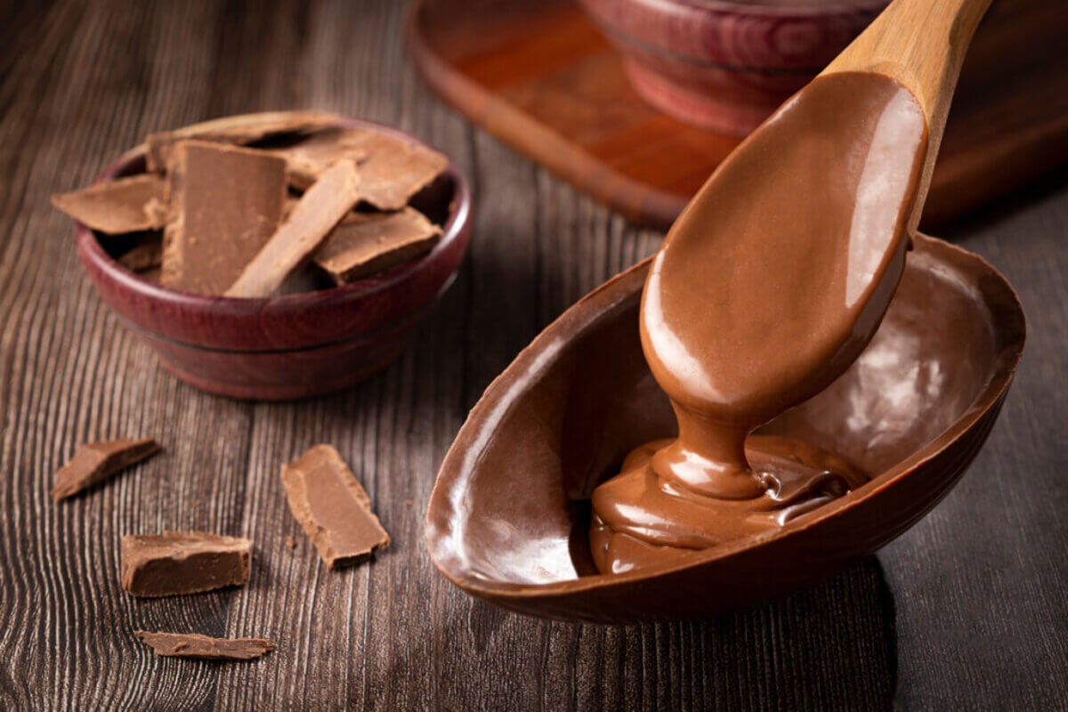 Ovo de Páscoa trufado com chocolate ao leite (Imagem: WS-Studio | Shutterstock)