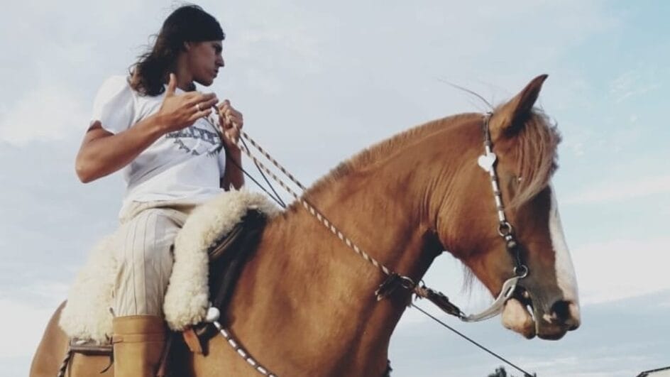 Jovem foi identificado como Renan Viapiana Cardoso, de 24 anos (Foto: Reprodução, redes sociais)