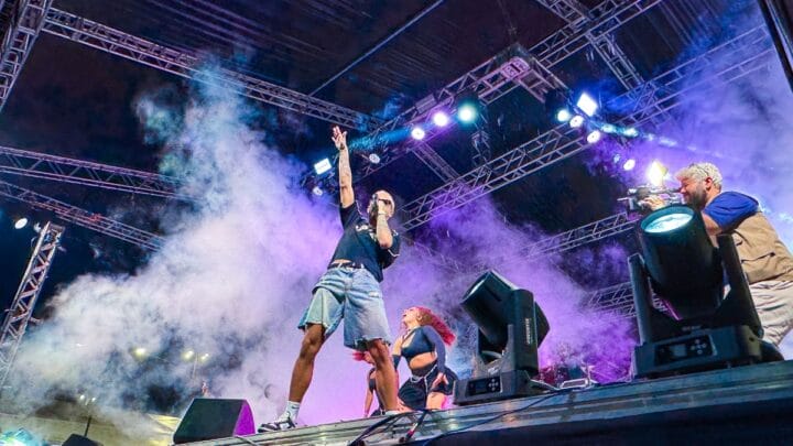 Zé Felipe foi principal atração do sábado de Carnaval na Arena Centro, em Florianópolis (Foto: Wenndel Paixão, especial)