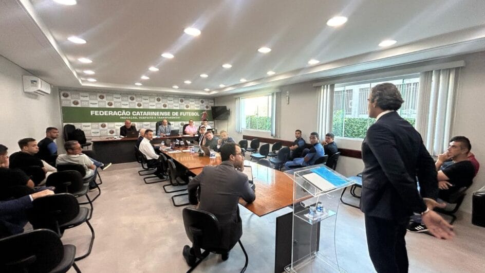 Pleno decidiu a favor do Barra e processo passa a tramitar no TJD do futebol de Santa Catarina (Foto: Carlos Rauen, NSC TV)
