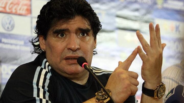 Diego Armando Maradona morreu em 25 de novembro de 2020, aos 60 anos,