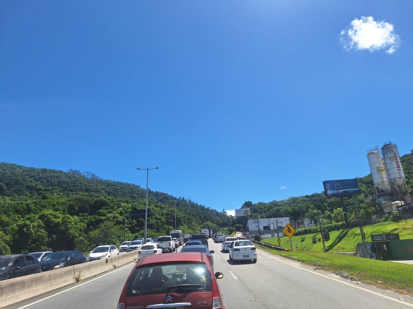 Trânsito na SC-401 (8)