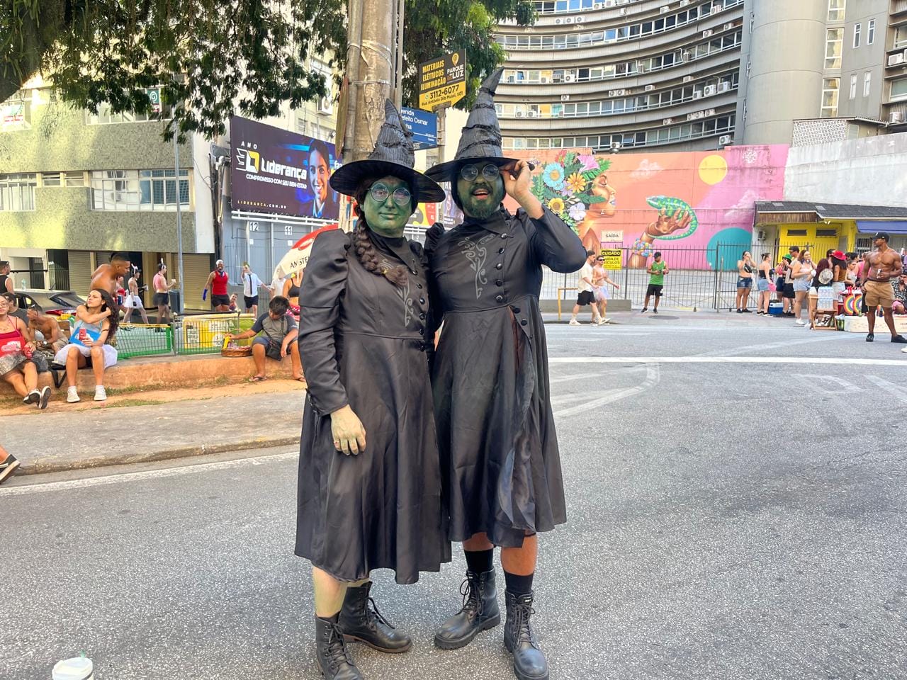 Como foi o maior bloco do Sul do Brasil que lotou as ruas de Florianópolis neste sábado