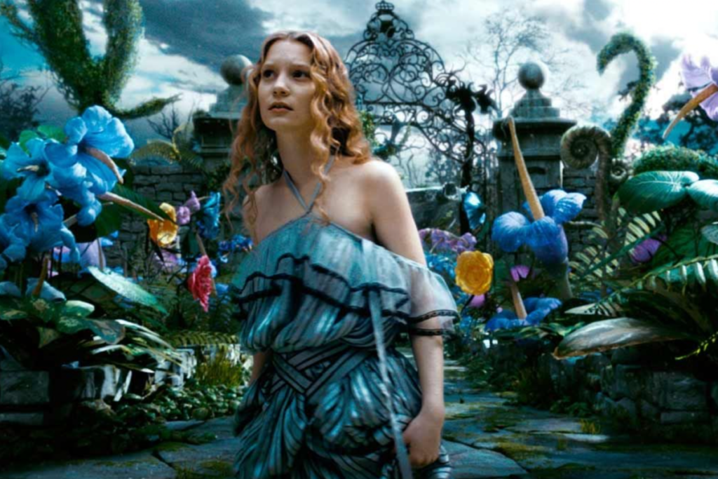 &ldquo;Alice no Pa&iacute;s das Maravilhas&rdquo; mostra a jornada de uma jovem que retorna a um mundo desconhecido e precisa enfrentar desafios para salvar o reino (Imagem: Reprodu&ccedil;&atilde;o digital | Walt Disney)
