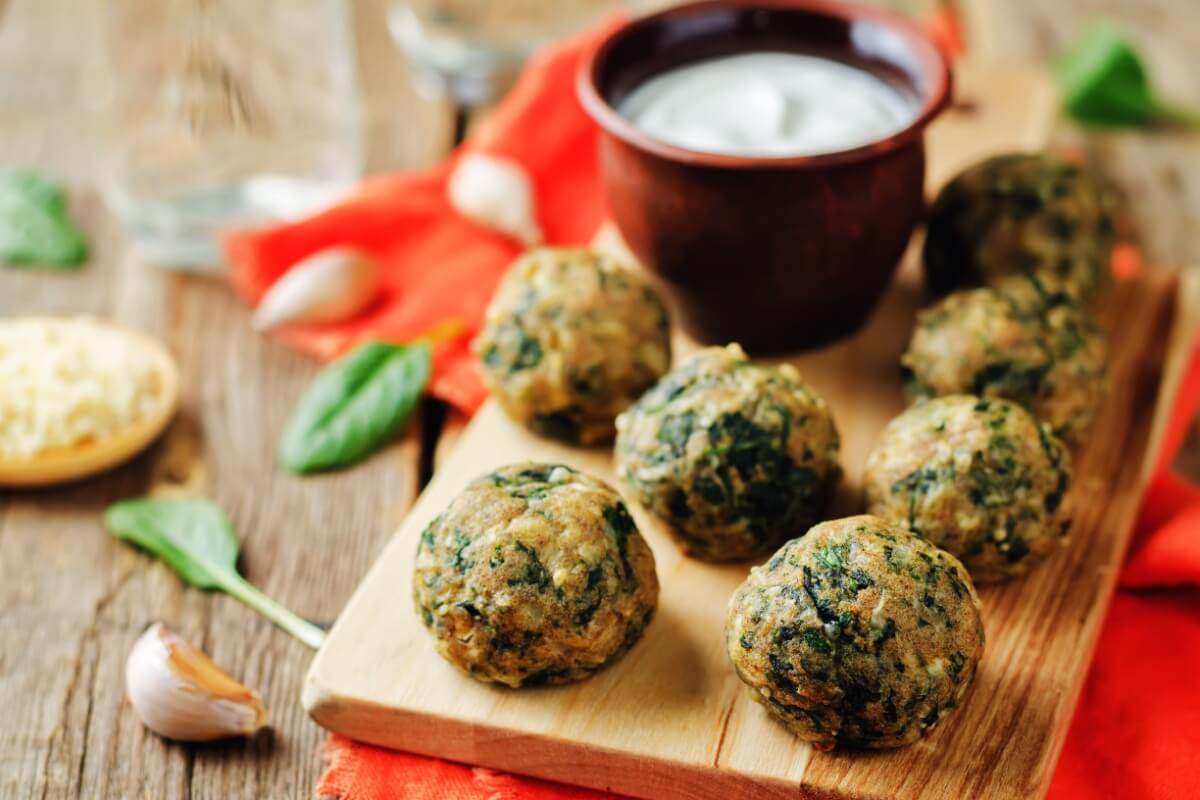 Bolinhos de espinafre (Imagem: Nataliya Arzamasova | Shutterstock)