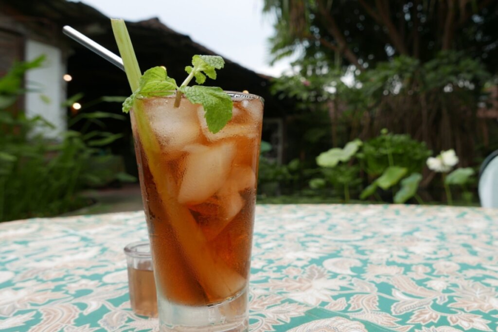 Chá de limão com capim-limão (Imagem: pixelraz | Shutterstock)