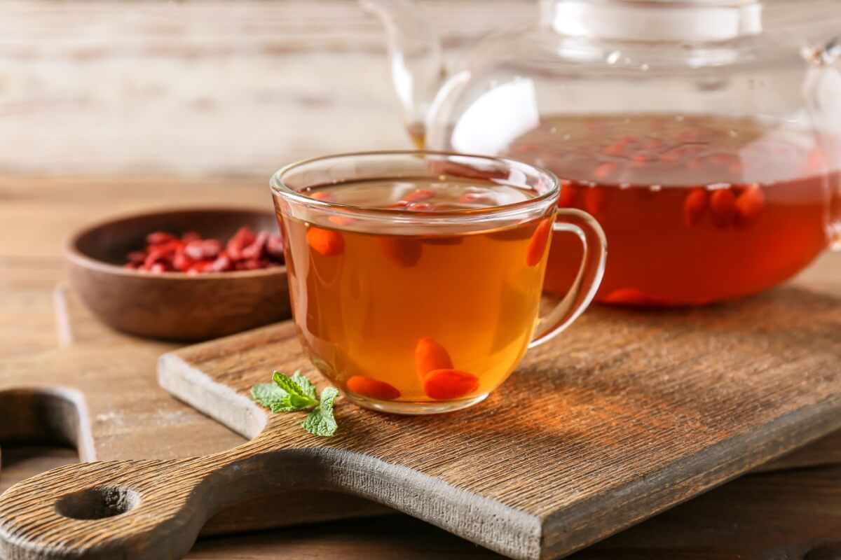 Chá de goji berry (Imagem: Pixel-Shot | Shutterstock)