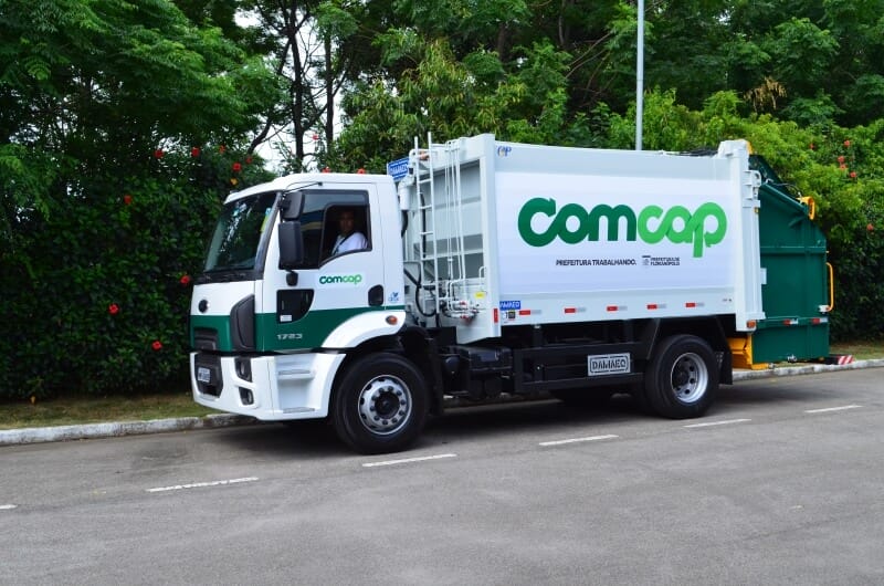 Caminhão da Comcap (Foto: Adriana Baldissarelli, Divulgação, Arquivo NSC)