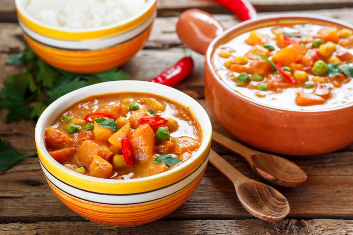 Curry de grão-de-bico com abóbora (Imagem: YuliiaHolovchenko | Shutterstock)