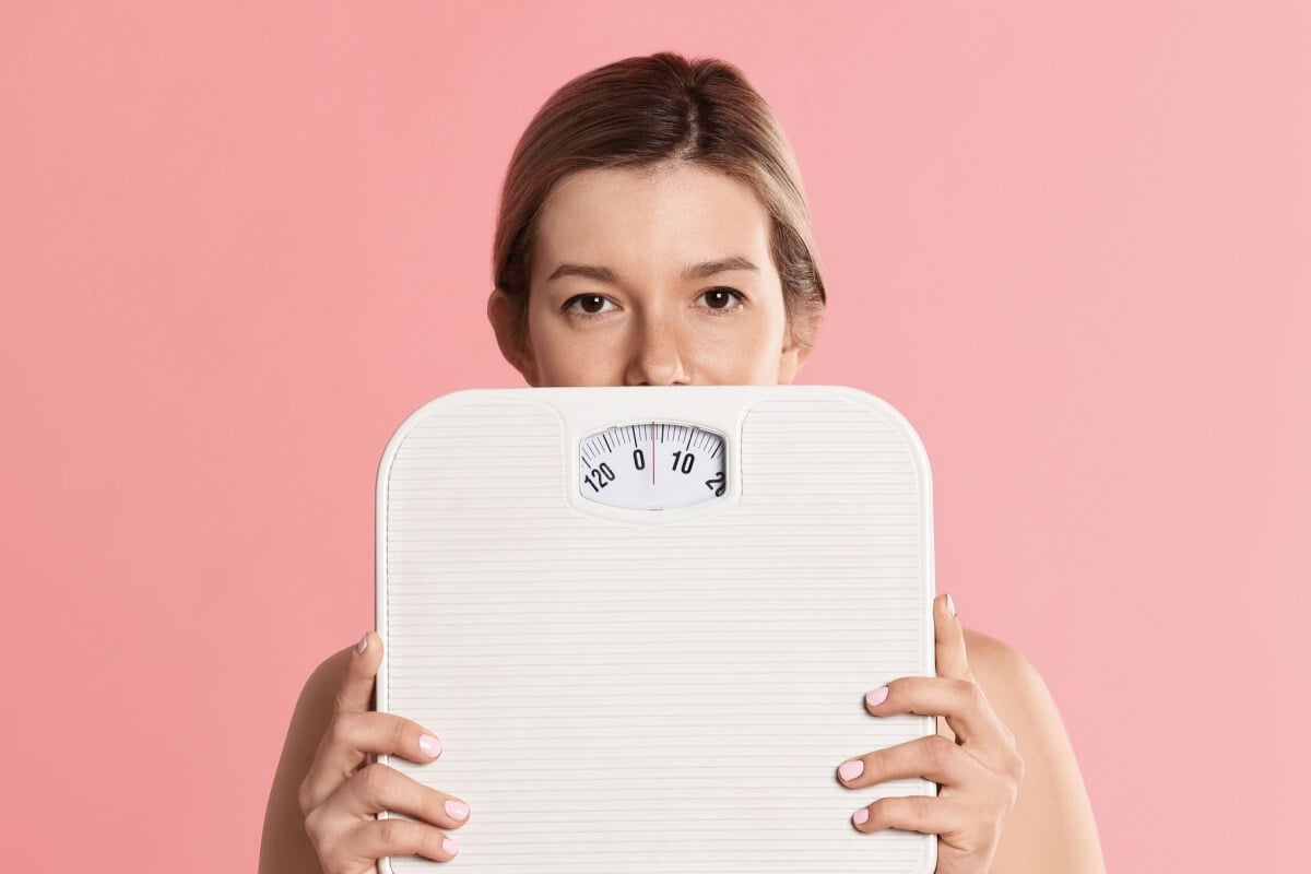 Com as estratégias certas, é possível emagrecer com saúde e manter a qualidade de vida durante a menopausa (Imagem: New Africa | Shutterstock)