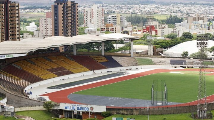 Estádio Willie Davids será palco do primeiro jogo da final do Campeonato Paranaense, entre Maringá e Operário (Foto: Reprodução, Wikimedia Commons)