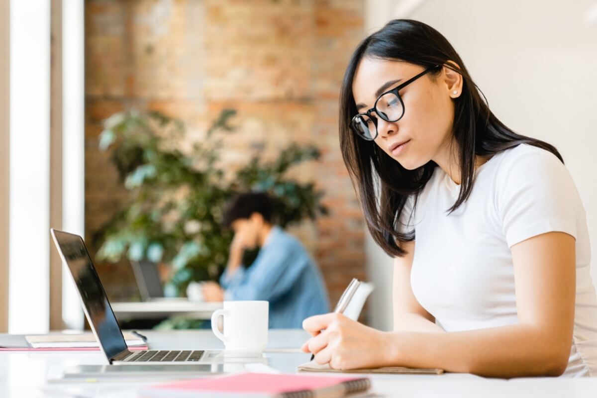 O vestibular do ITA exige muito preparo (Imagem: Inside Creative Hou | Shutterstock)