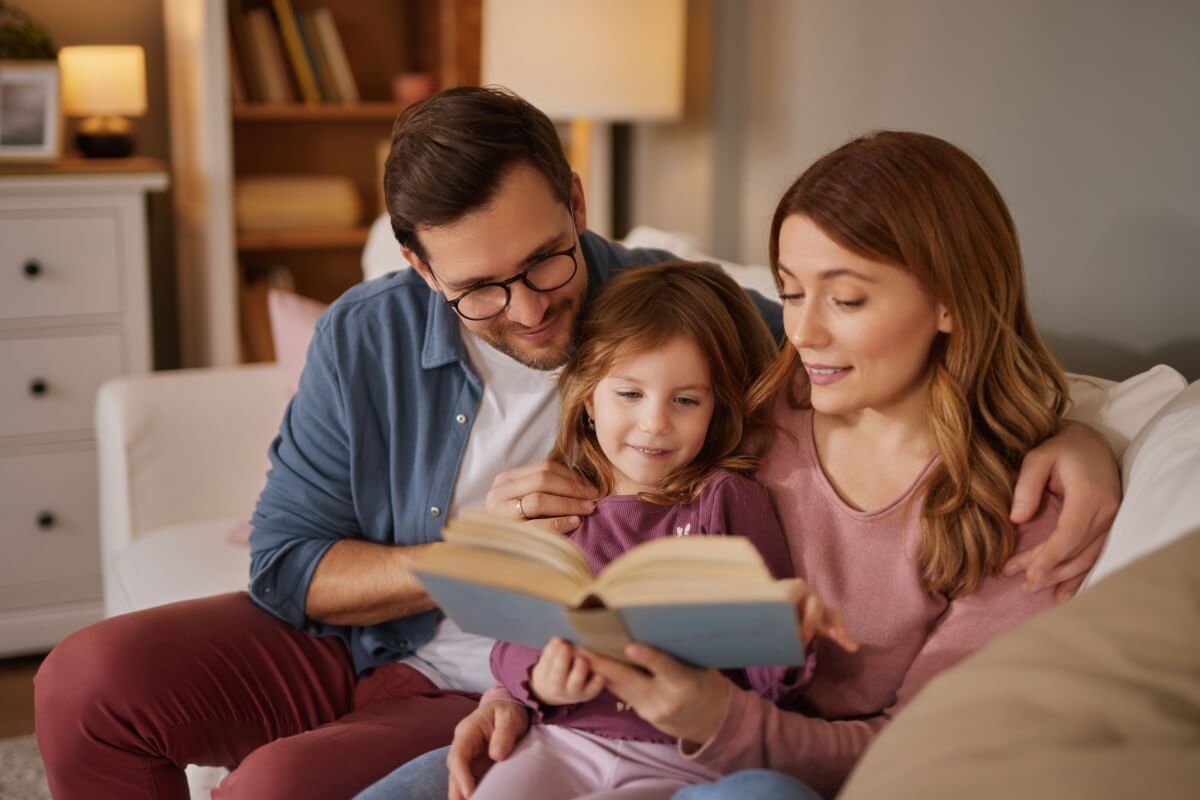 A poesia é uma aliada no desenvolvimento das crianças (Imagem: StockPhotoDirectors | Shutterstock)