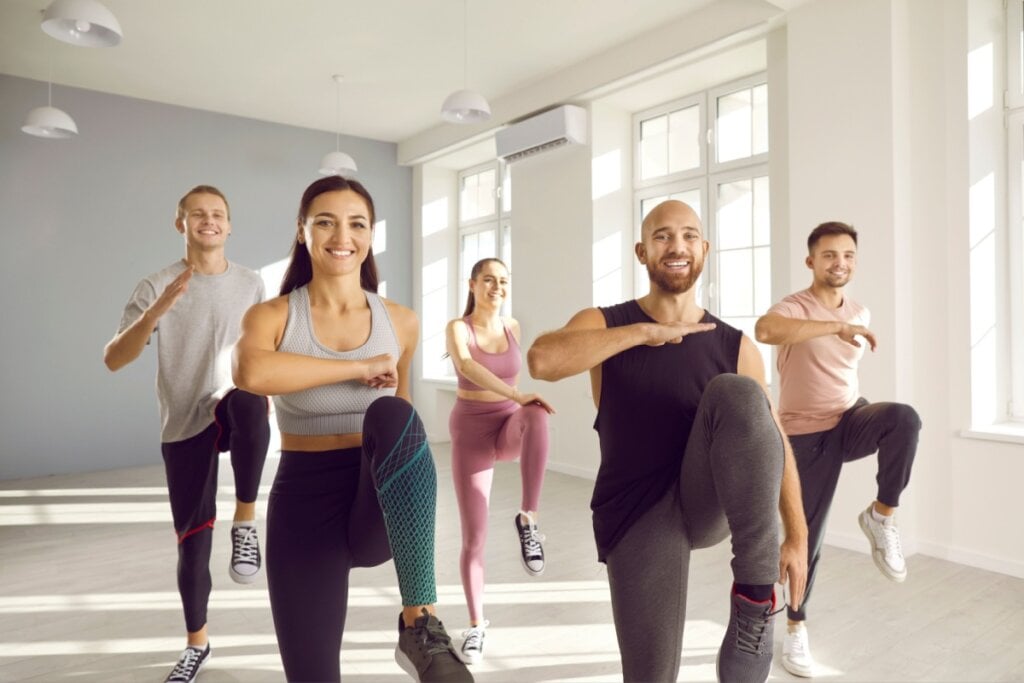 A mobilidade articular melhora a fun&ccedil;&atilde;o da articula&ccedil;&atilde;o e previne a sobrecarga de outras partes do corpo (Imagem: Studio Romantic | Shutterstock)