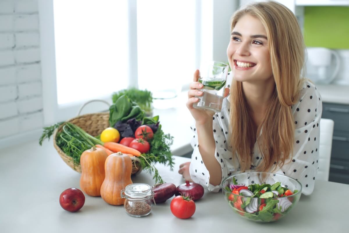 Hábitos saudáveis contribuem para o bem-estar (Imagem: Nina Buday | Shutterstock)