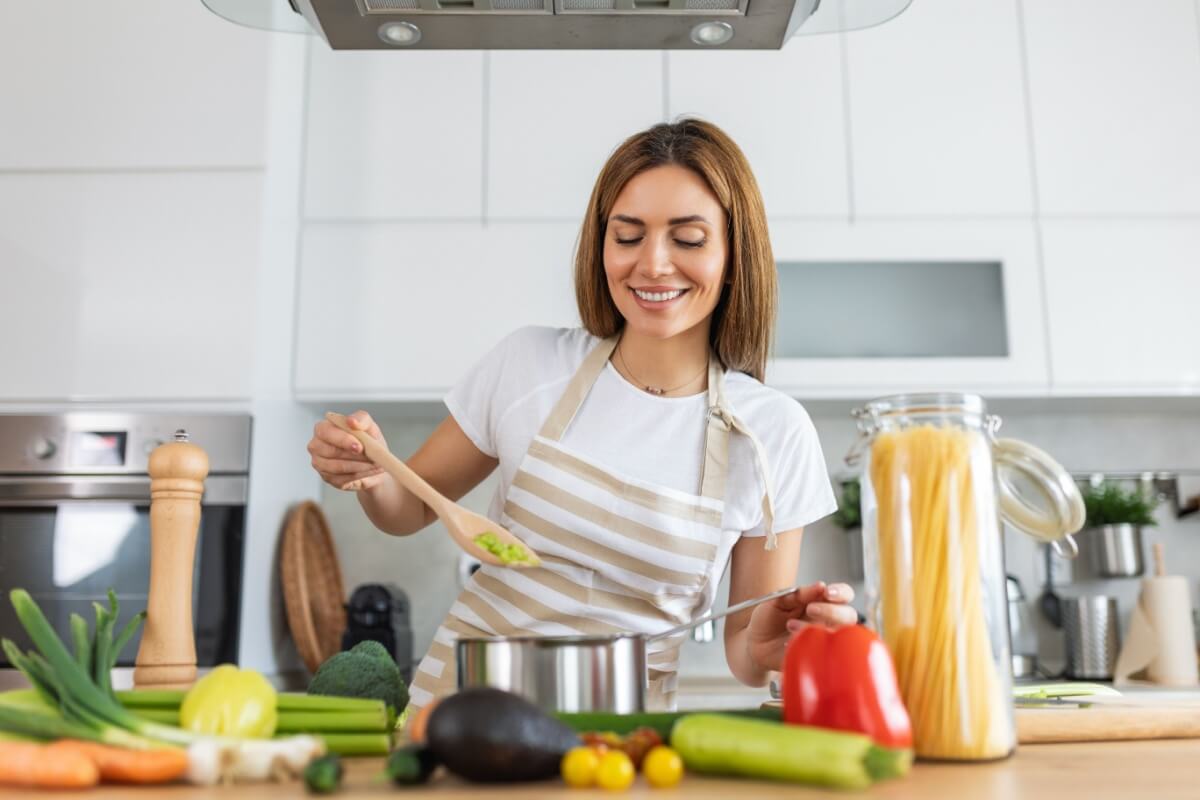 É possível substituir o ovo na dieta com alimentos nutritivos e proteicos (Imagem: Photoroyalty | Shutterstock)