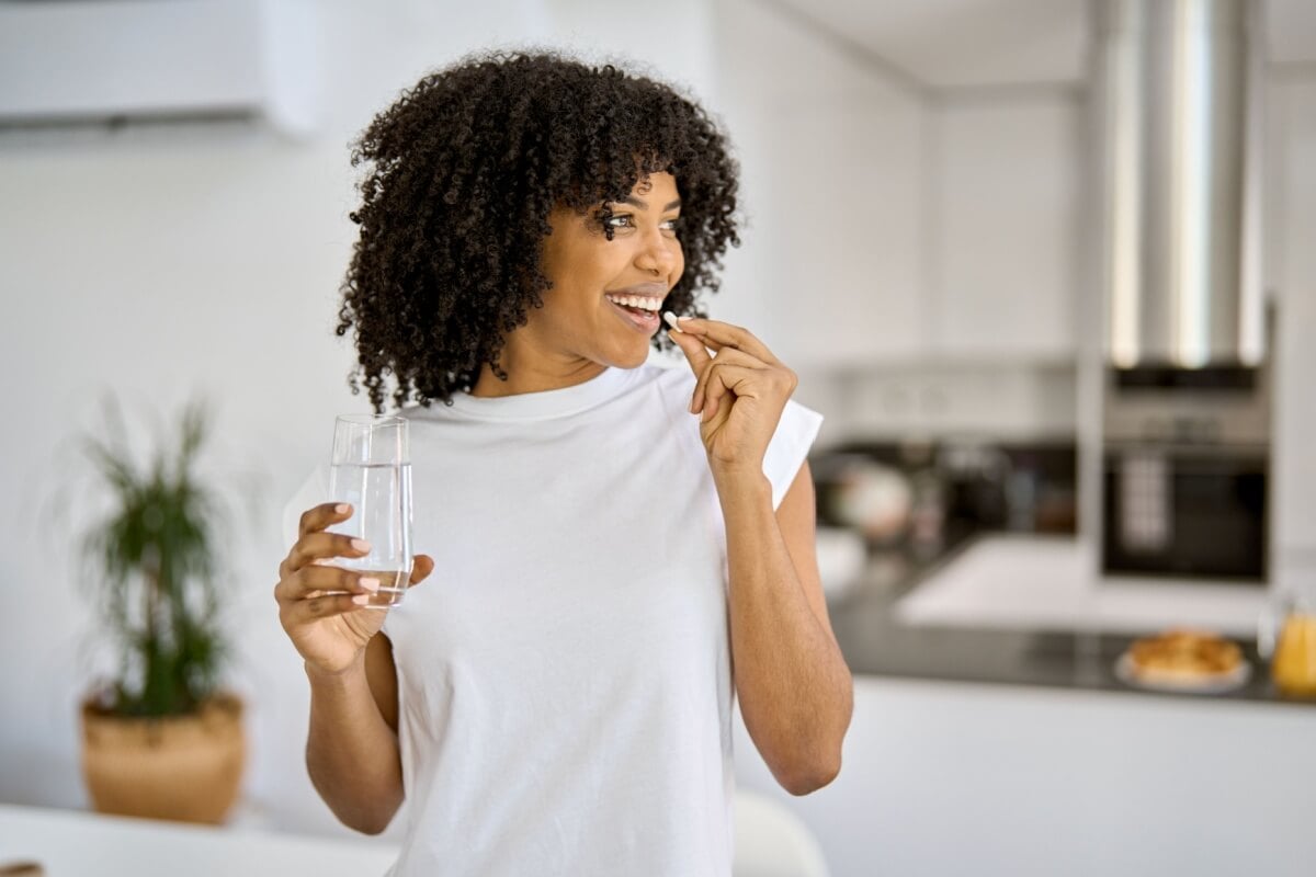 Os suplementos nutricionais são um complemento à alimentação (Imagem: insta_photos | Shutterstock)