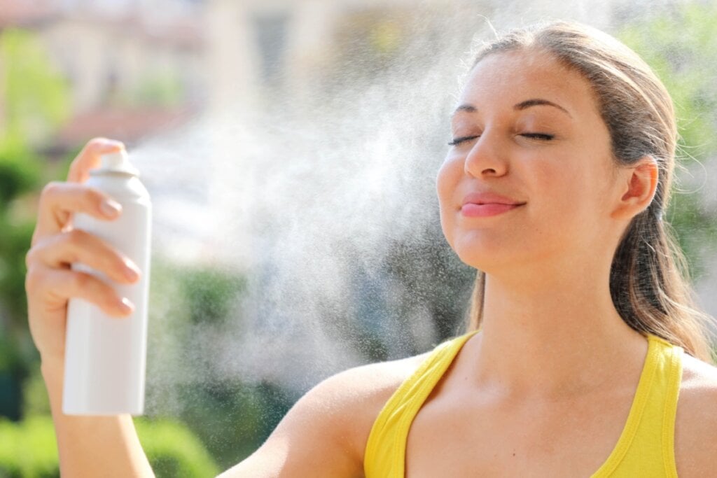 A &aacute;gua termal ajuda a proteger e a refrescar a pele (Imagem: Zigres | Shutterstock)