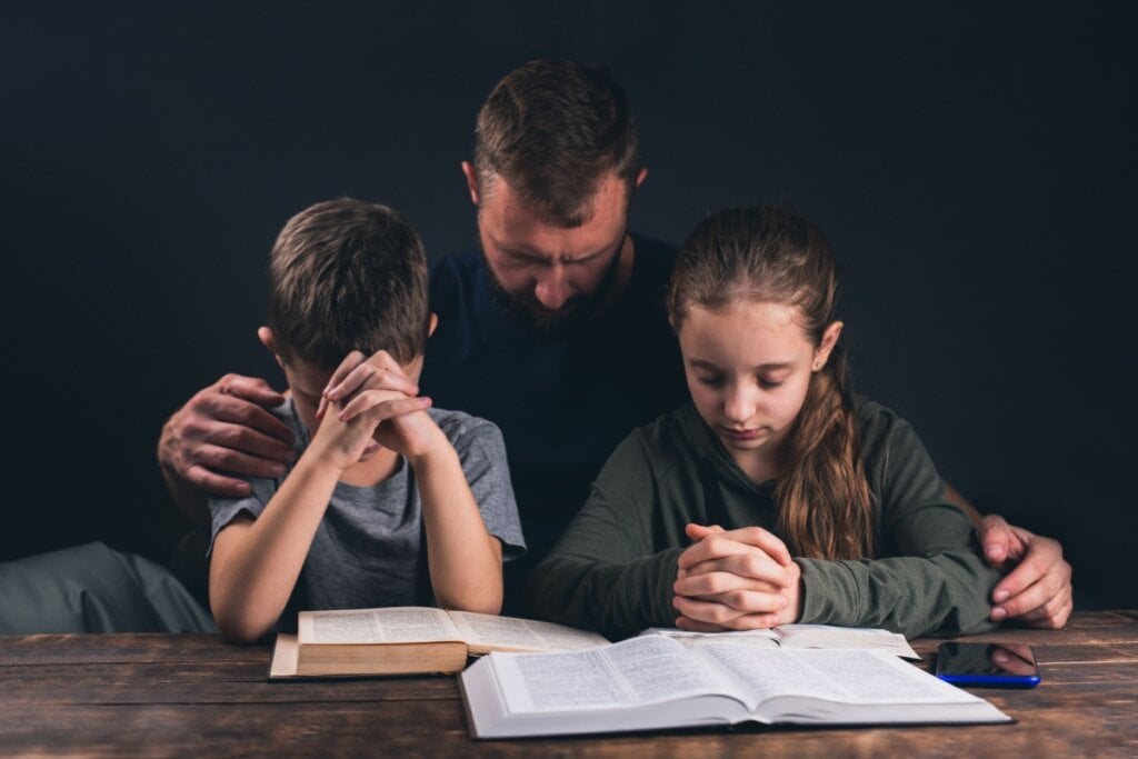Orações antes de ir para escola rogam por sabedoria e proteção (Imagem: Andrey Zhar | Shutterstock)