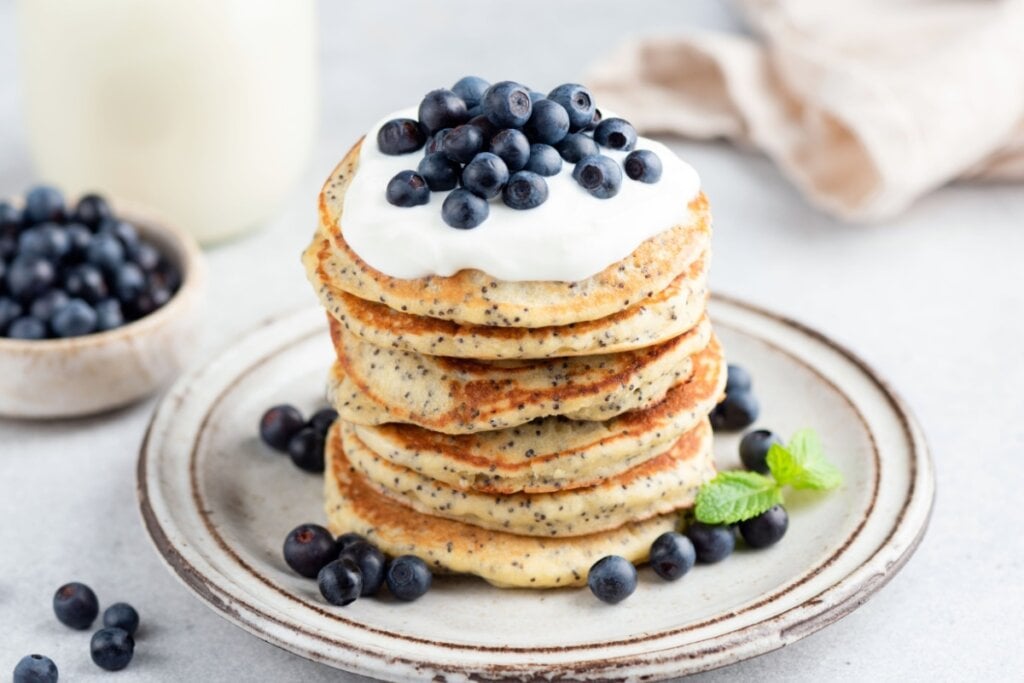 Panqueca de aveia com chia (Imagem: Vladislav Noseek | Shutterstock)