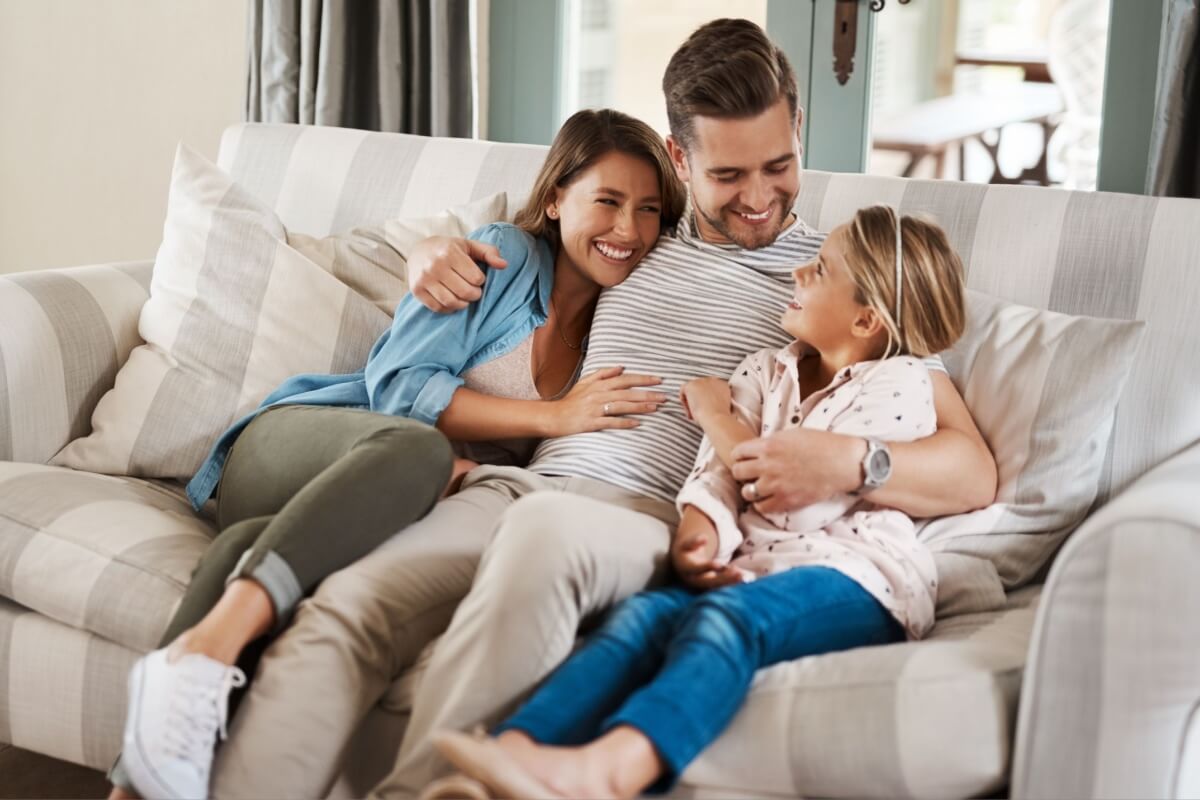 A parentalidade consciente fortalece o vínculo entre pais e filhos (Imagem: PeopleImages.com - Yuri A | Shutterstock)